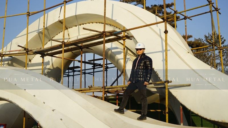 stainless-steel-lighting-gate-sculpture